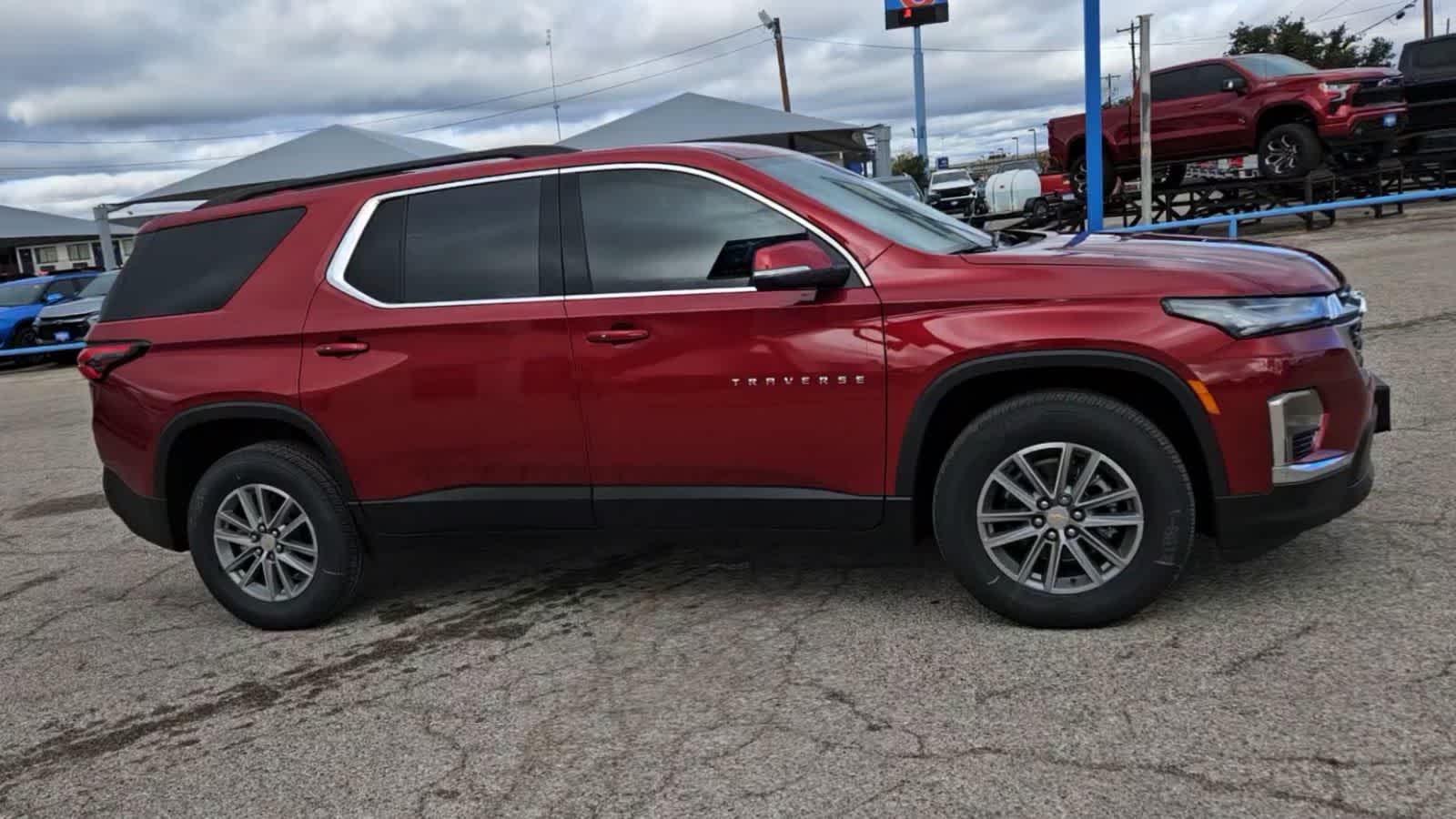 Thumbnail: 2023 Chevrolet Traverse - 9