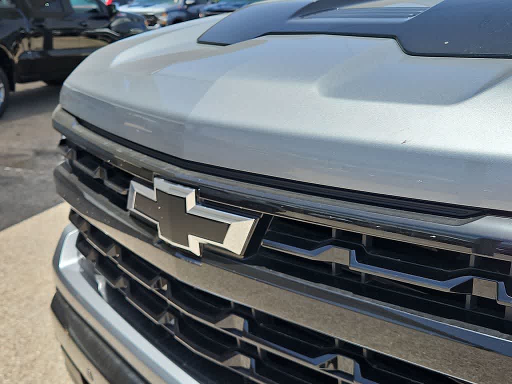 Thumbnail: 2026 Chevrolet Silverado 1500 - 13