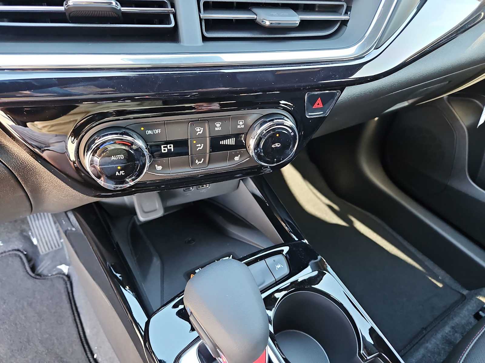 Thumbnail: 2025 Chevrolet Trax - 28