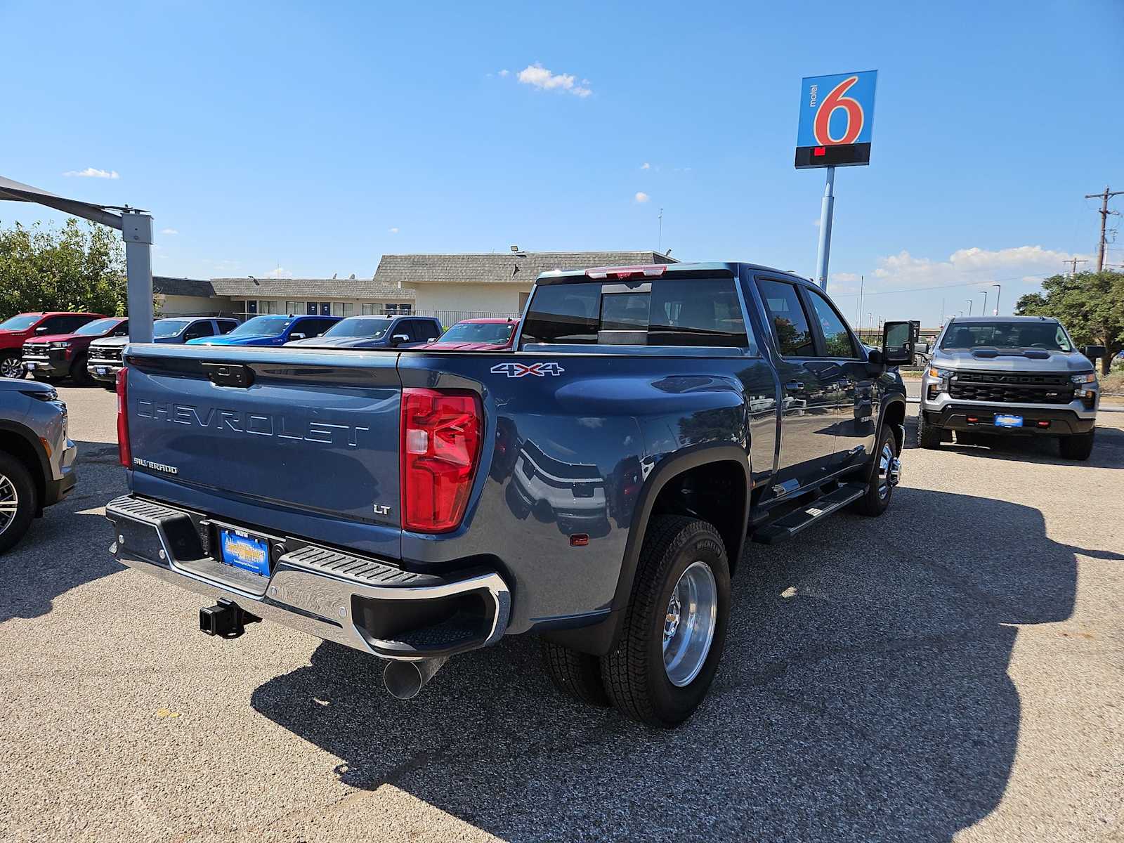 Thumbnail: 2025 Chevrolet Silverado 3500 - 8