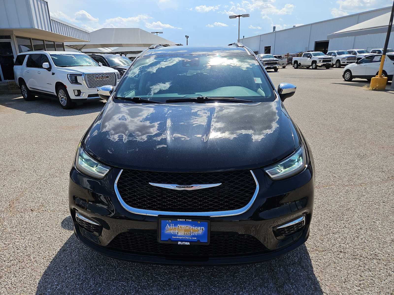 Thumbnail: 2023 Chrysler Pacifica - 6
