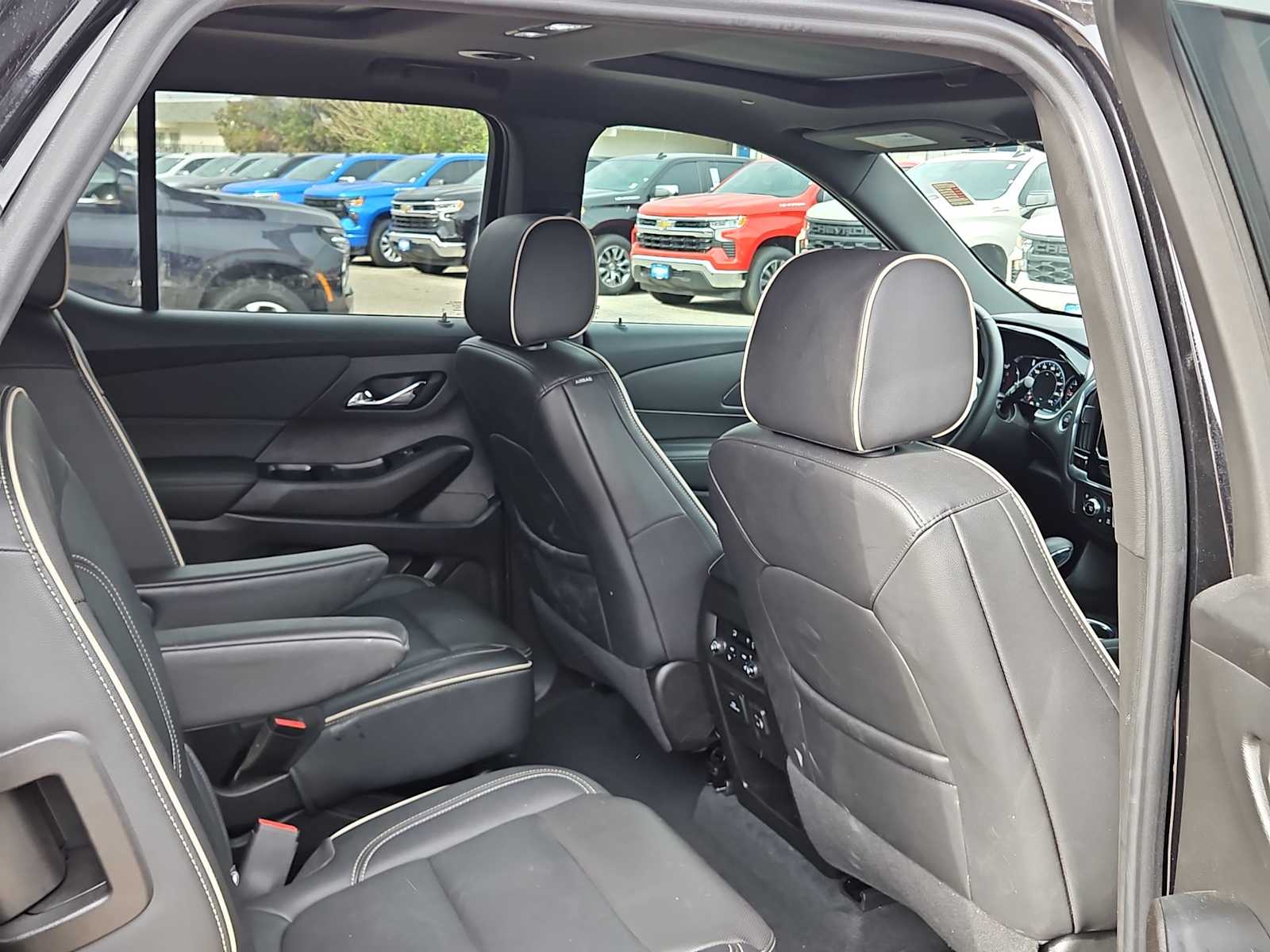 Thumbnail: 2023 Chevrolet Traverse - 16