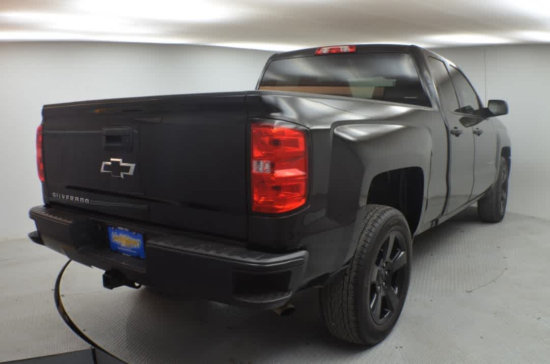 Thumbnail: 2018 Chevrolet Silverado 1500 - 10