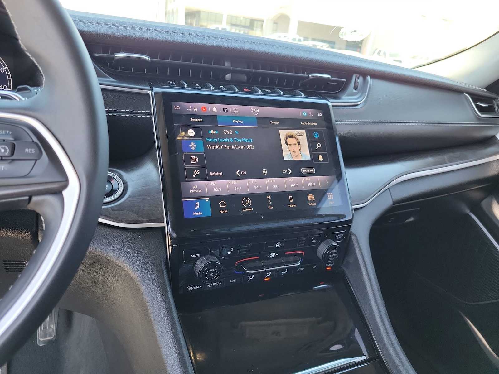 Thumbnail: 2023 Jeep Grand Cherokee - 29