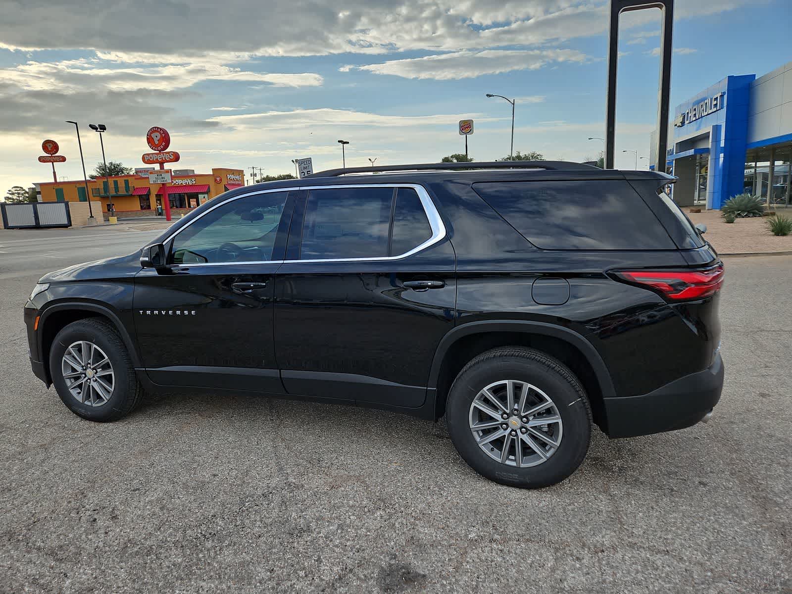 Thumbnail: 2023 Chevrolet Traverse - 11