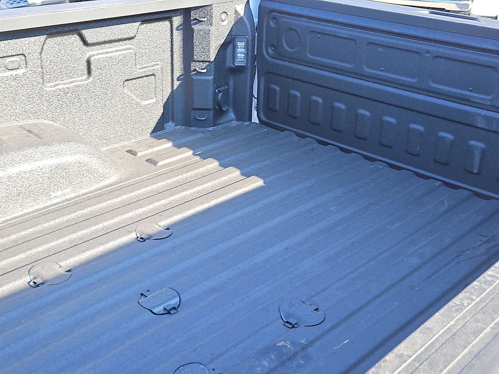 Thumbnail: 2026 Chevrolet Silverado 3500 - 23