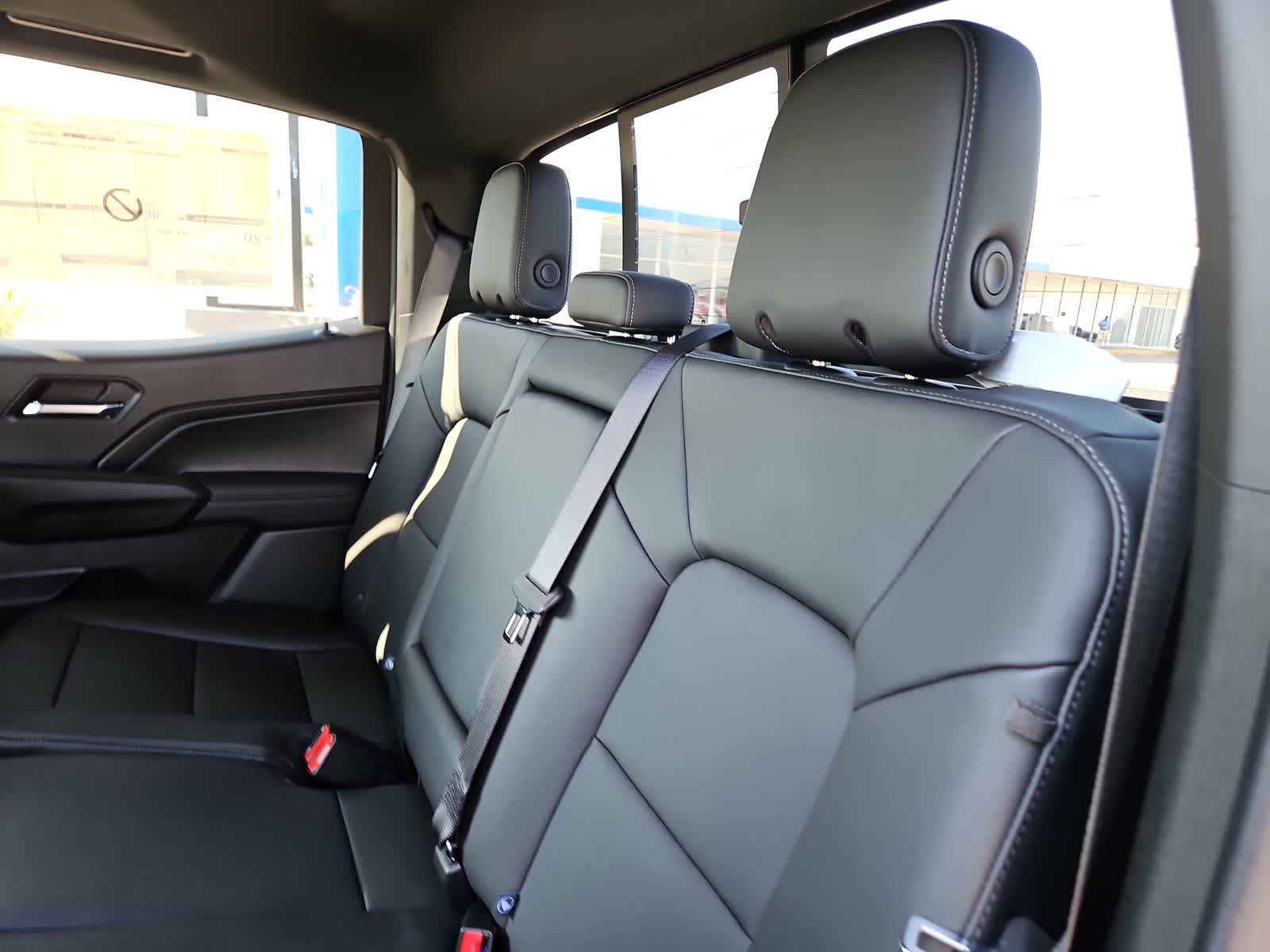 Thumbnail: 2024 Chevrolet Colorado - 21