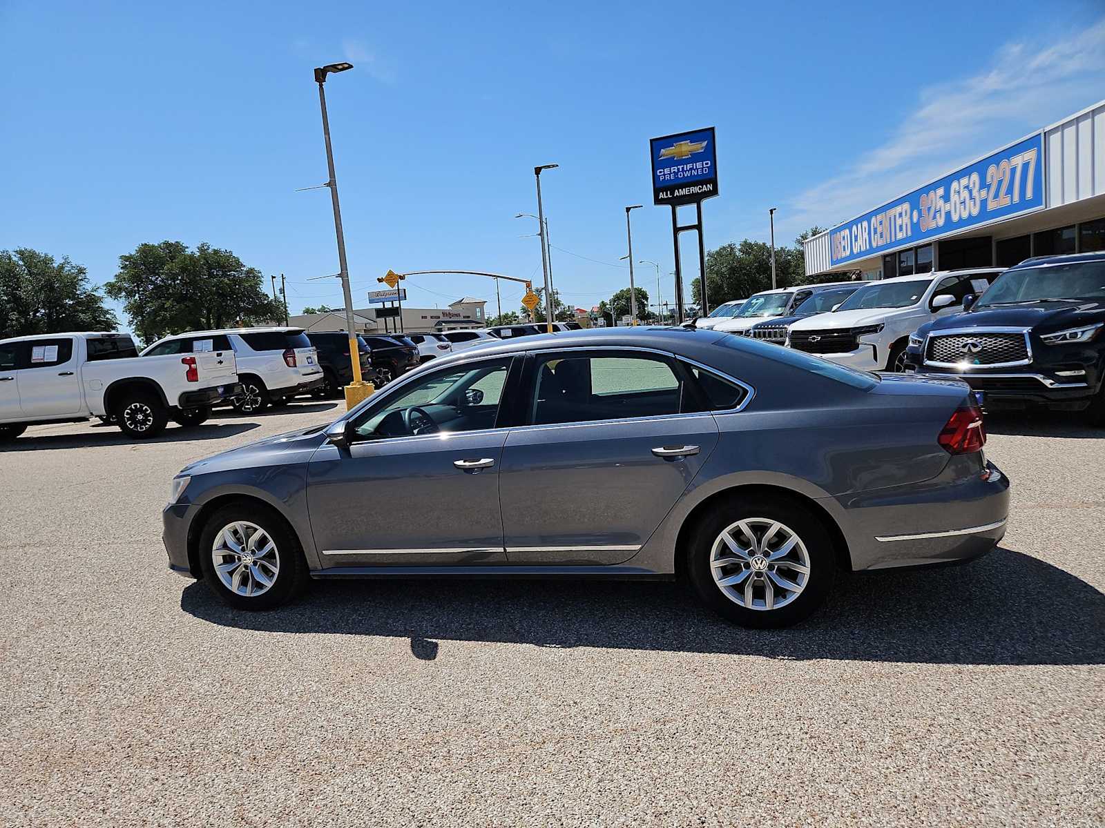 Thumbnail: 2017 Volkswagen Passat - 4