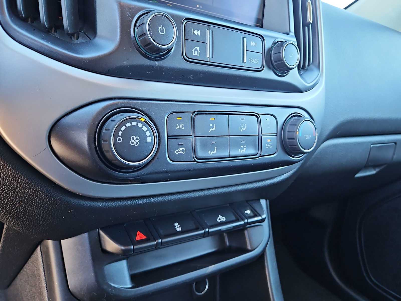 Thumbnail: 2021 Chevrolet Colorado - 24