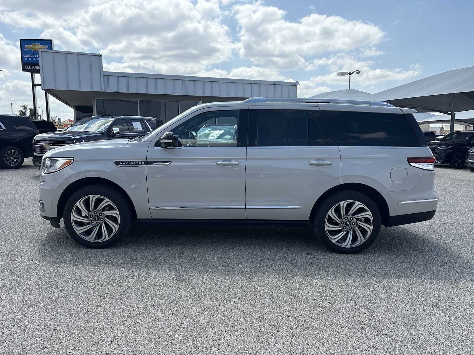 Thumbnail: 2023 Lincoln Navigator - 5