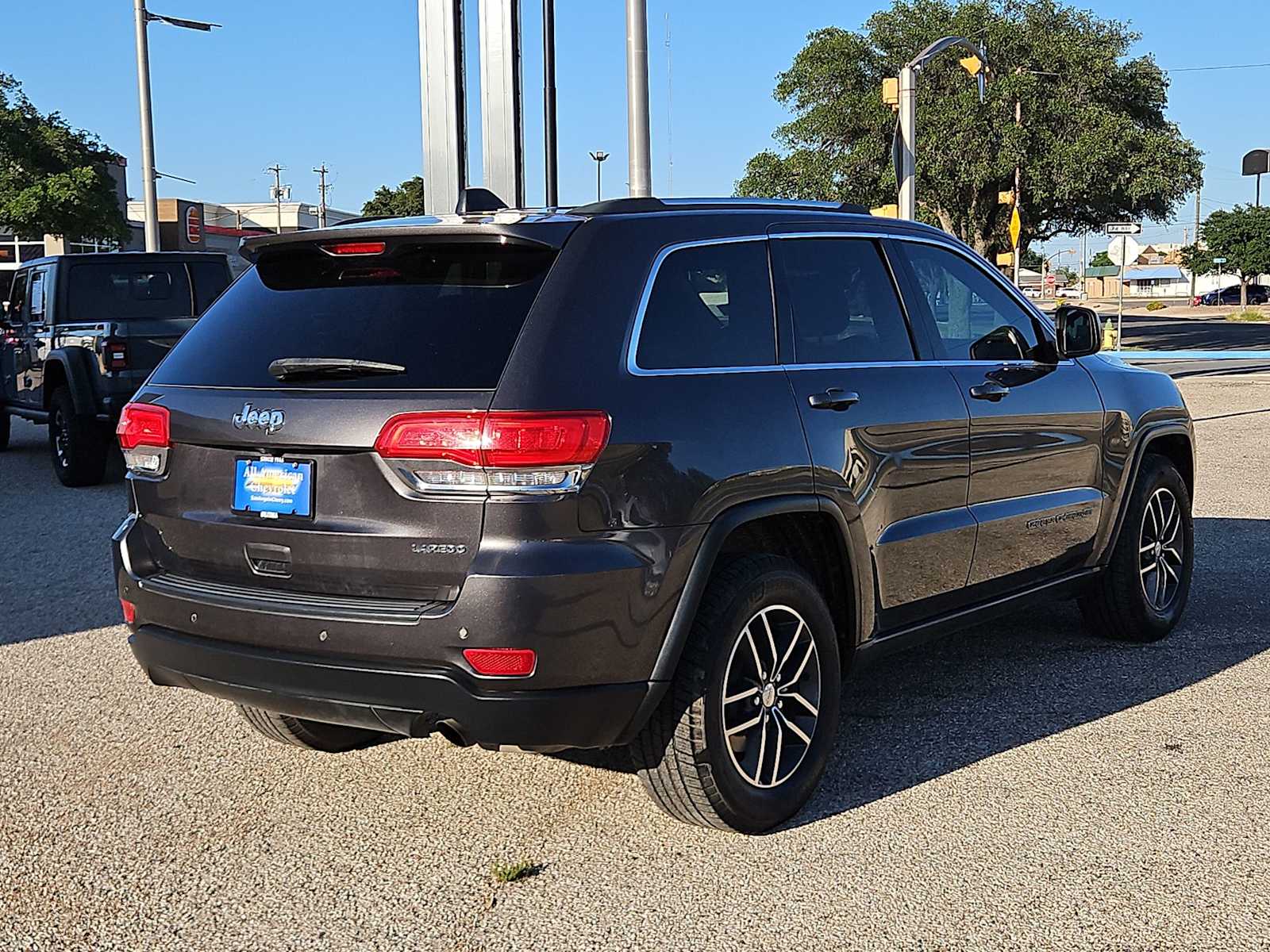 Thumbnail: 2018 Jeep Grand Cherokee - 8