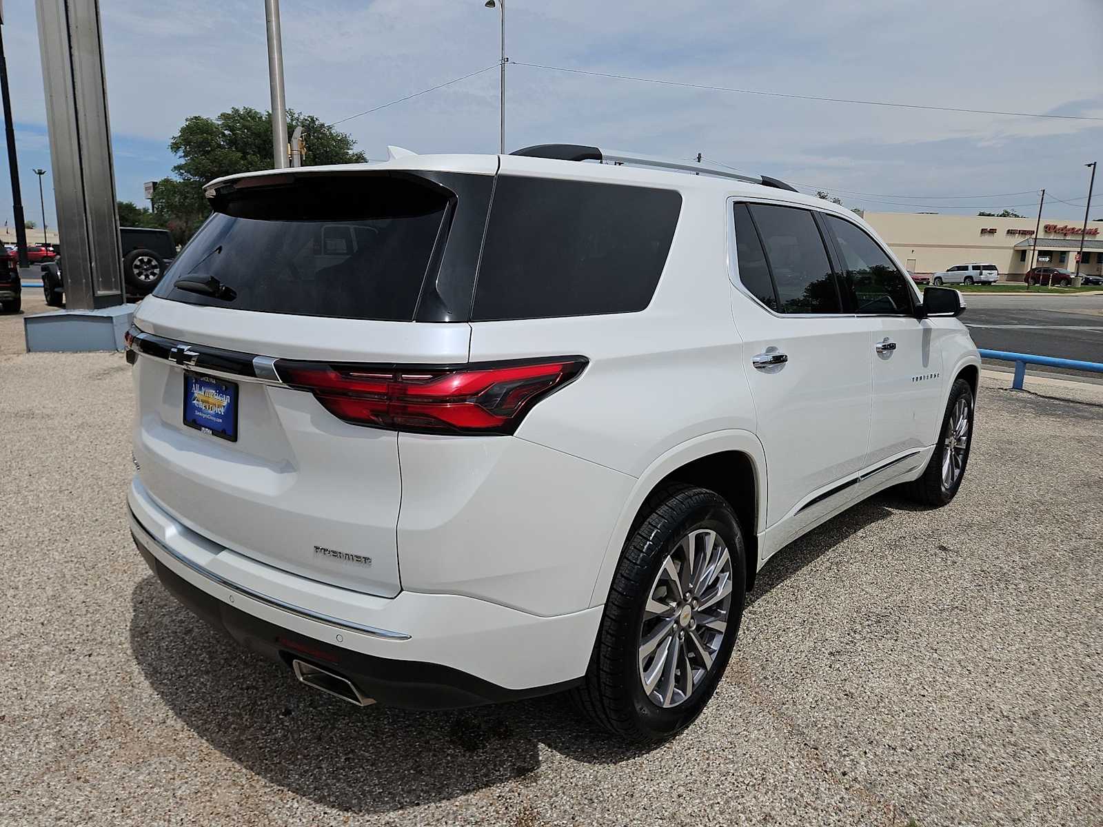 Thumbnail: 2022 Chevrolet Traverse - 8