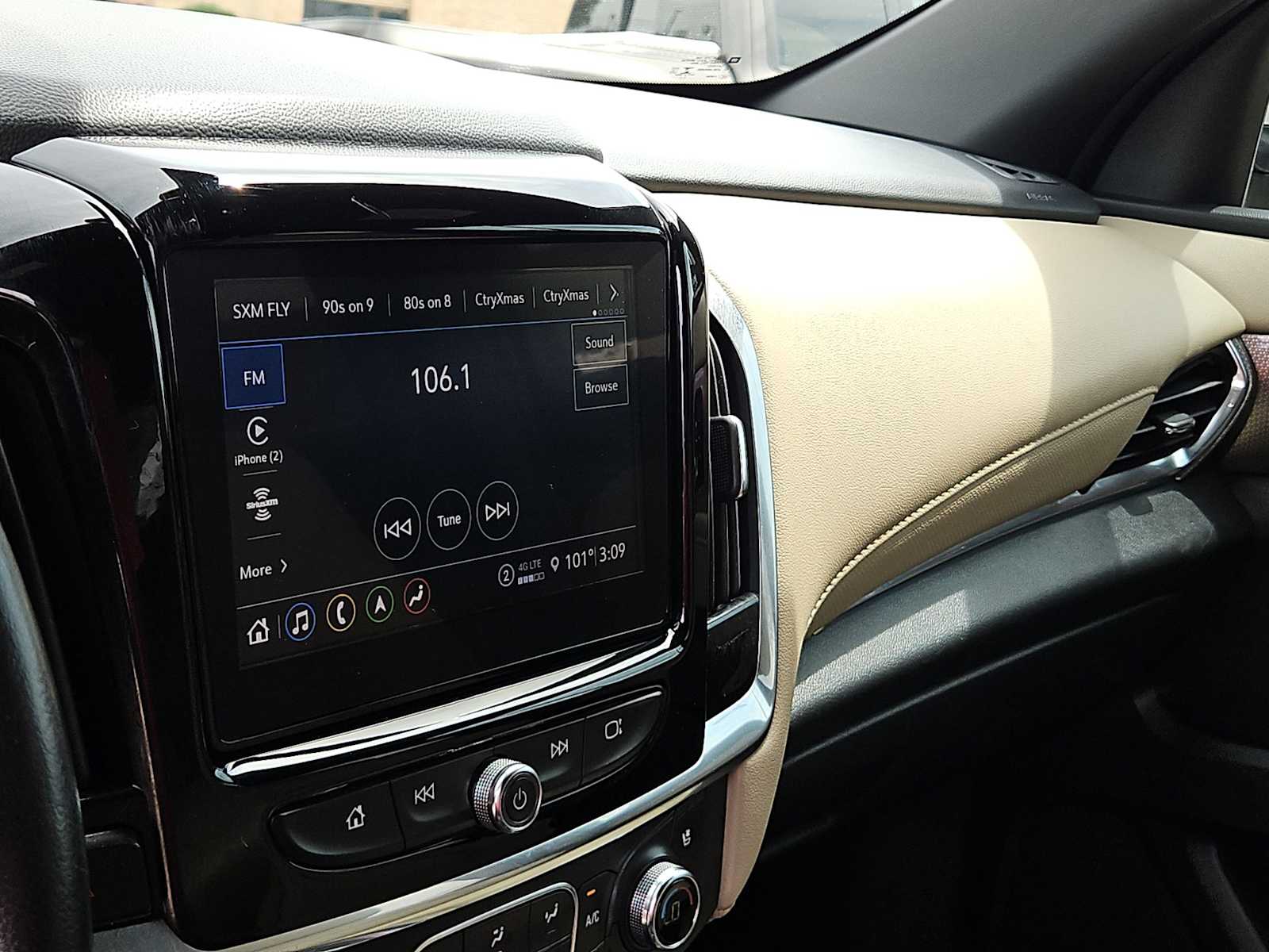 Thumbnail: 2022 Chevrolet Traverse - 24