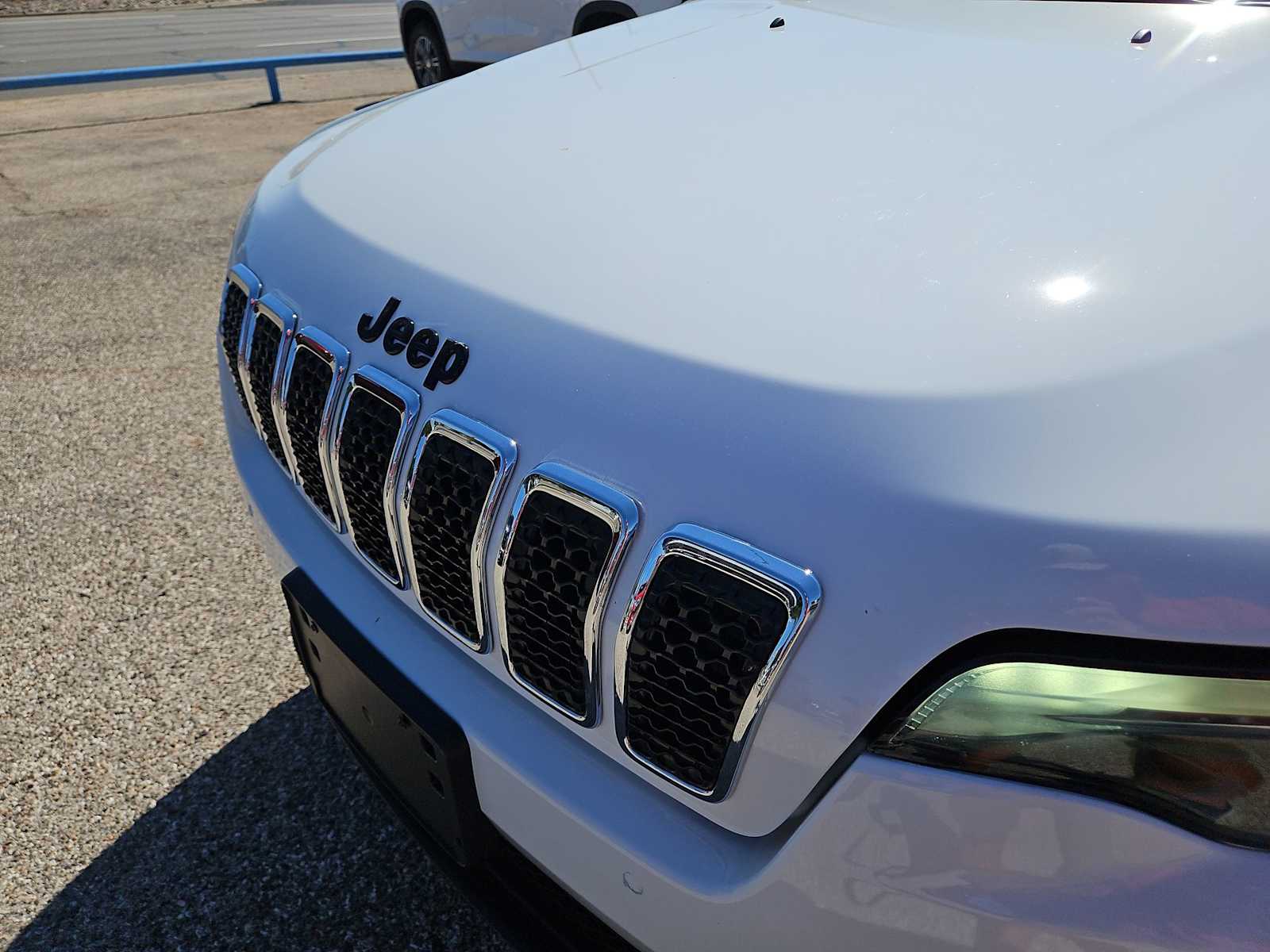 Thumbnail: 2023 Jeep Cherokee - 13