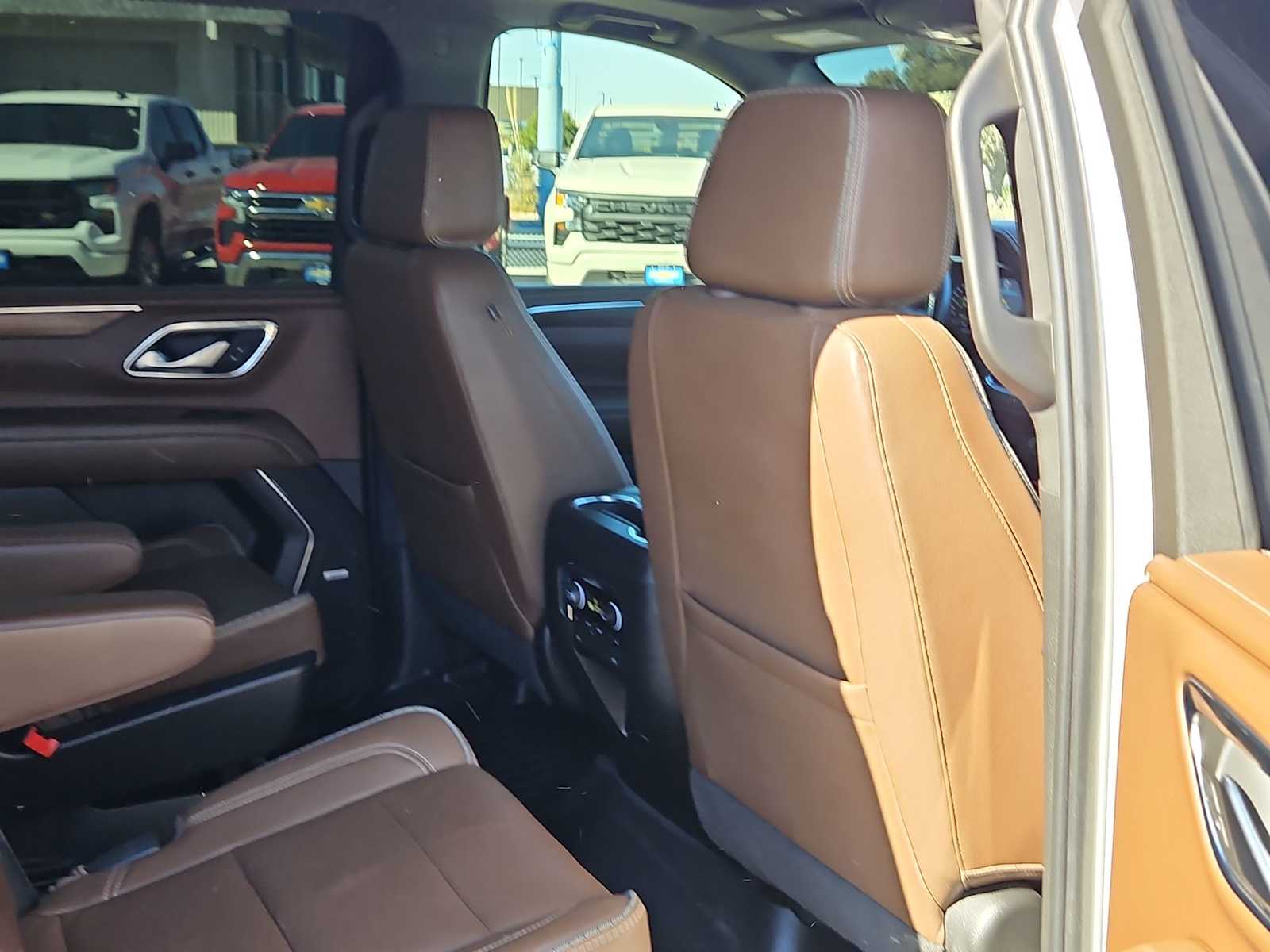 Thumbnail: 2022 Chevrolet Suburban - 17