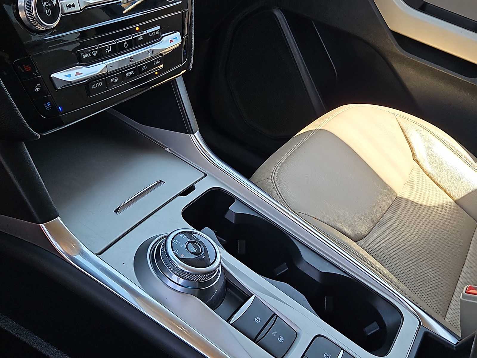 Thumbnail: 2024 Ford Explorer - 20