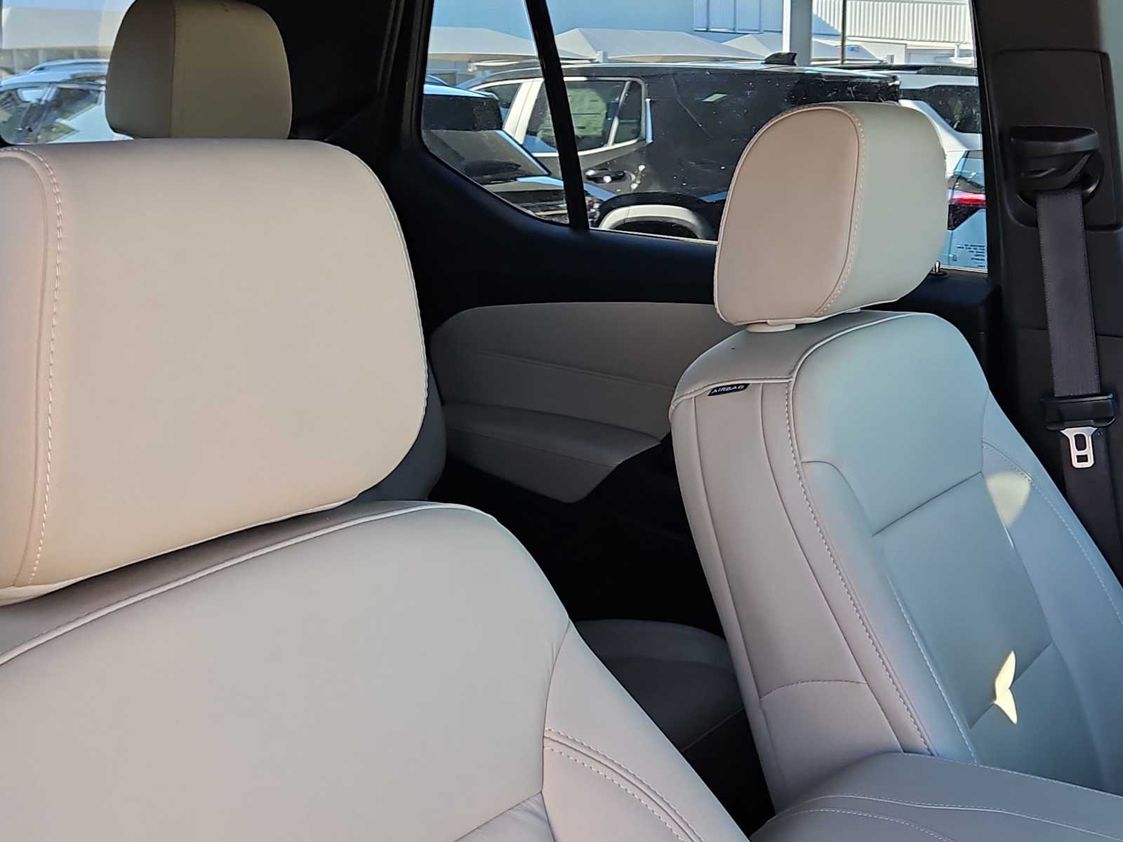 Thumbnail: 2022 Chevrolet Traverse - 17