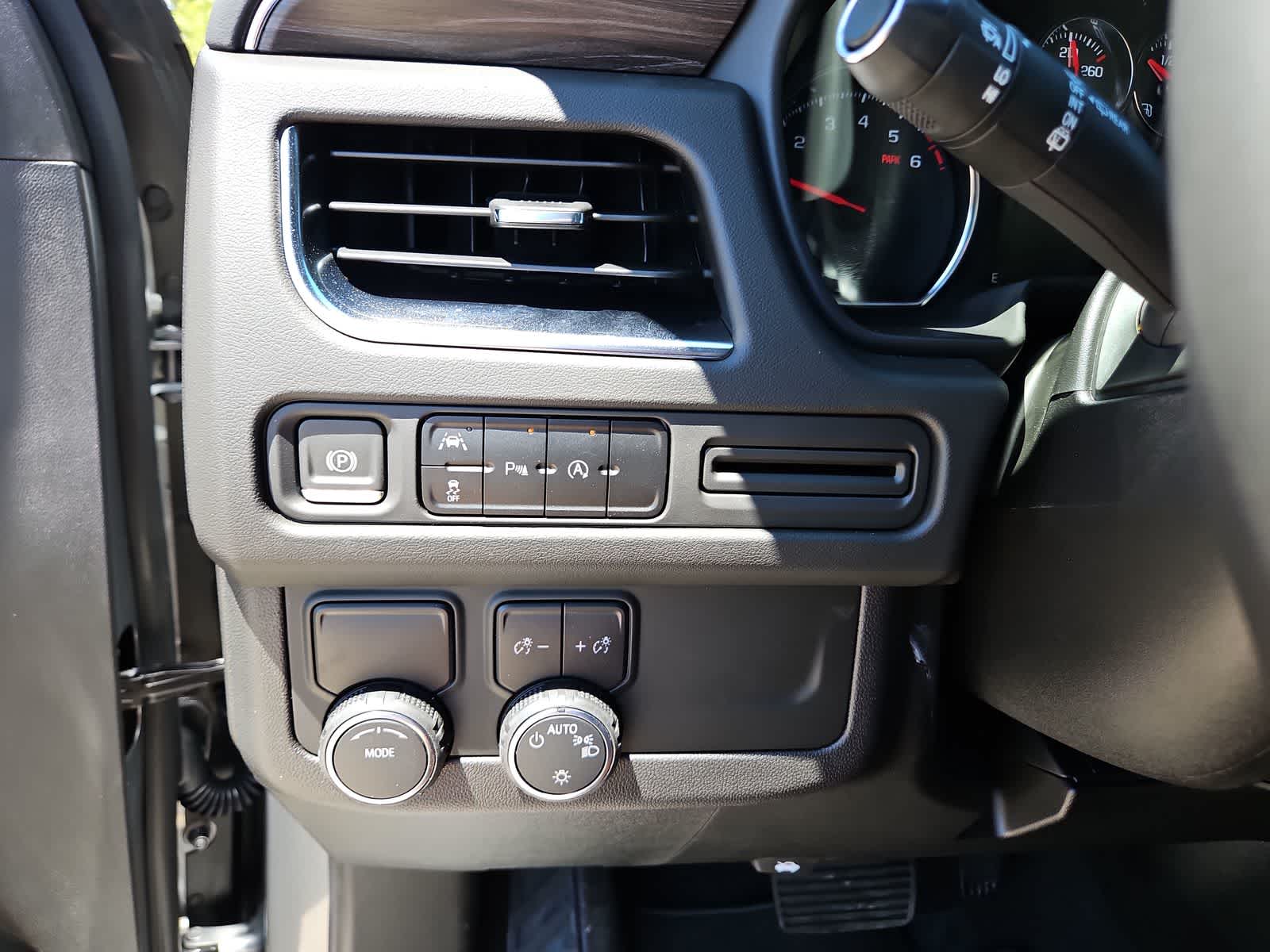 Thumbnail: 2024 Chevrolet Tahoe - 27