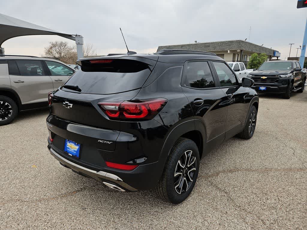 Thumbnail: 2026 Chevrolet TrailBlazer - 8