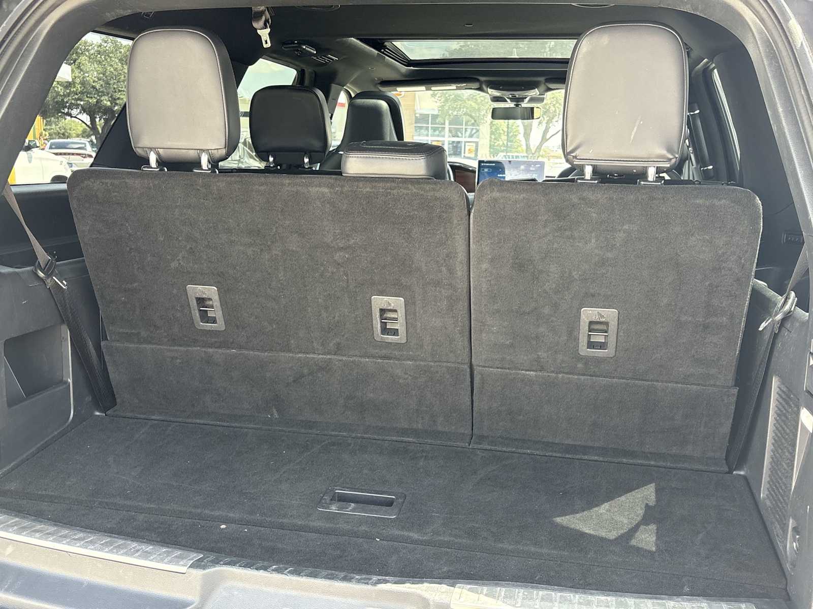 Thumbnail: 2023 Lincoln Navigator - 23