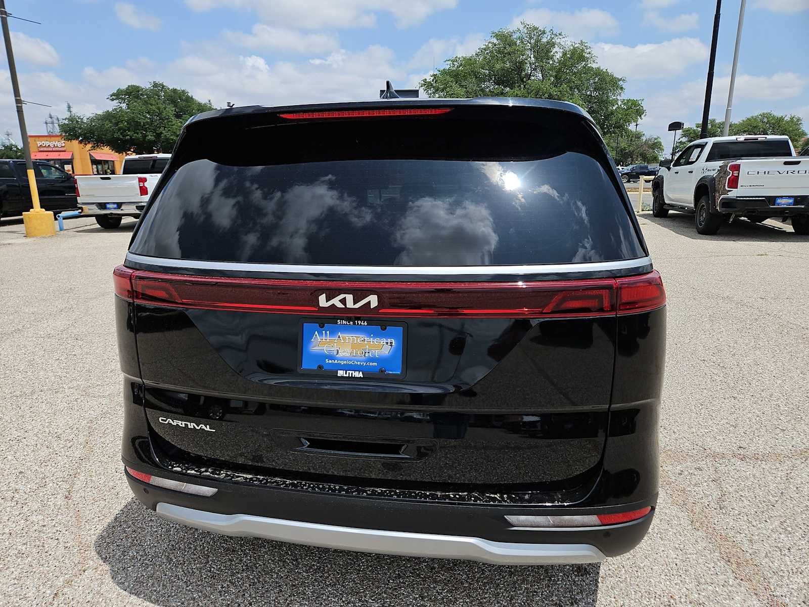 Thumbnail: 2023 Kia Carnival - 5