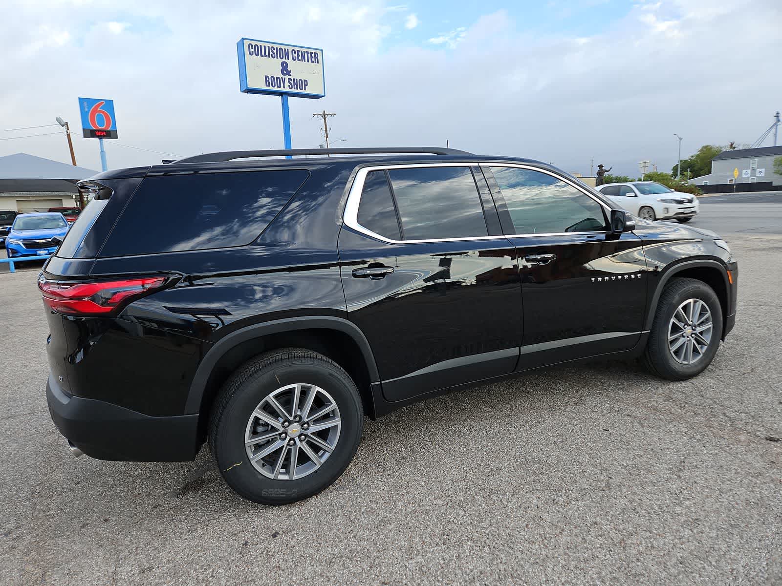 Thumbnail: 2023 Chevrolet Traverse - 13