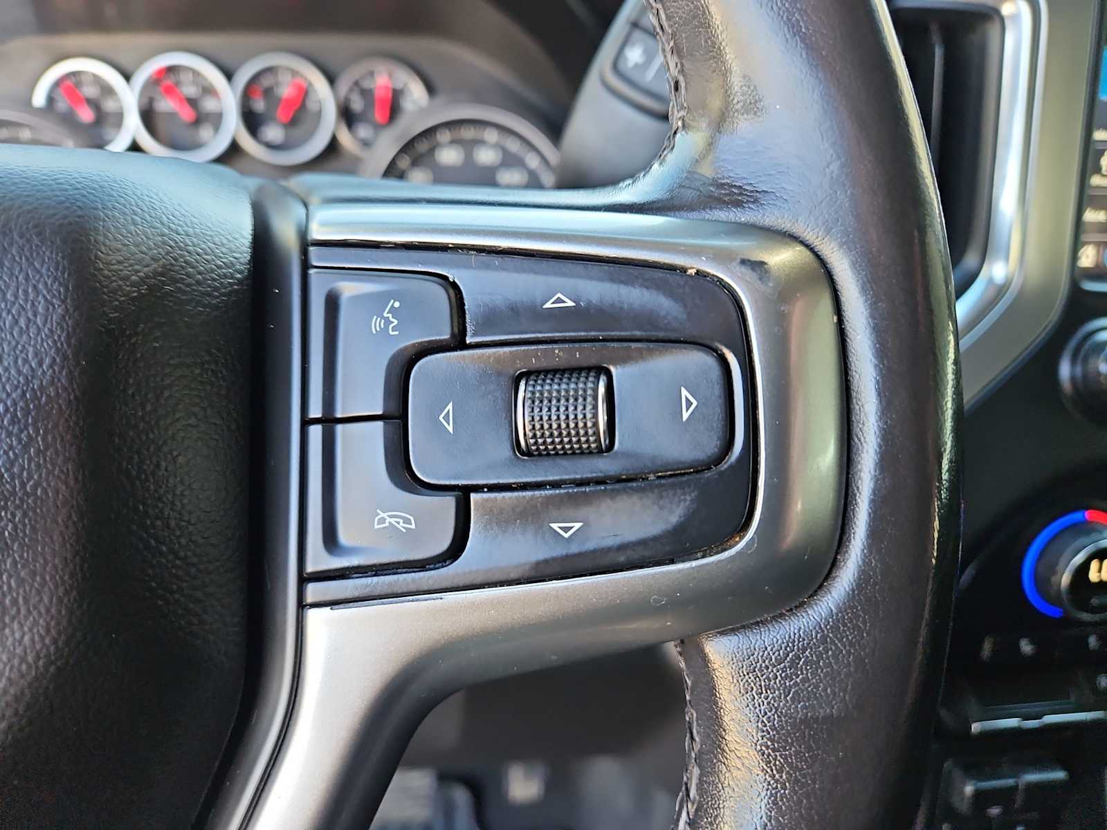 Thumbnail: 2020 Chevrolet Silverado 1500 - 28