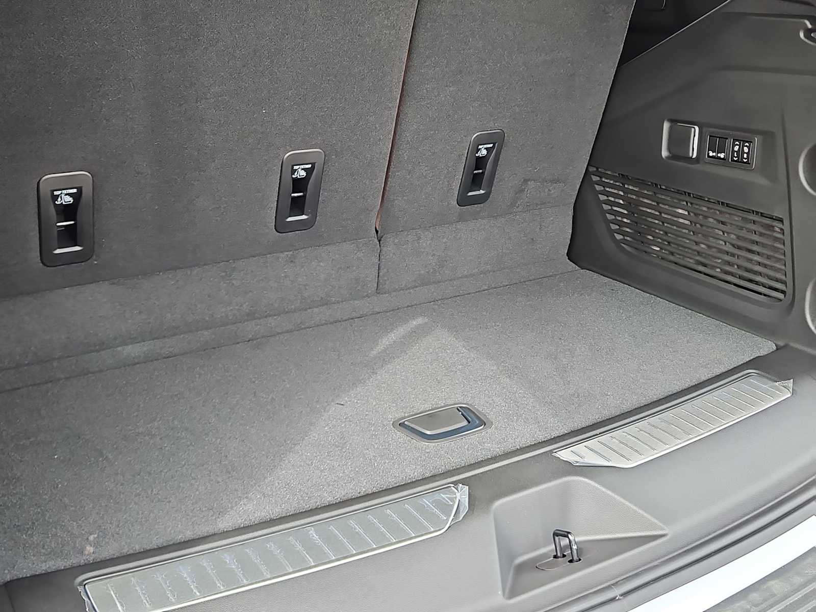 Thumbnail: 2026 Chevrolet Tahoe - 23