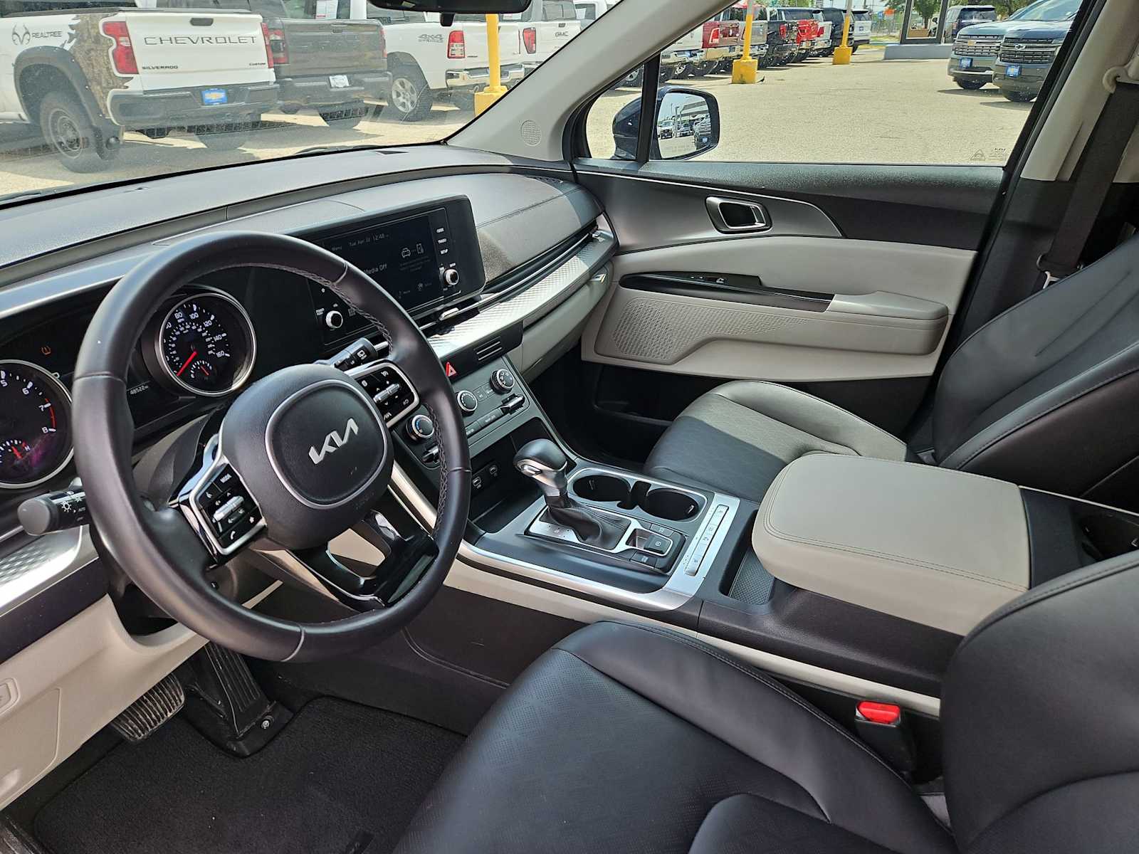 Thumbnail: 2023 Kia Carnival - 14
