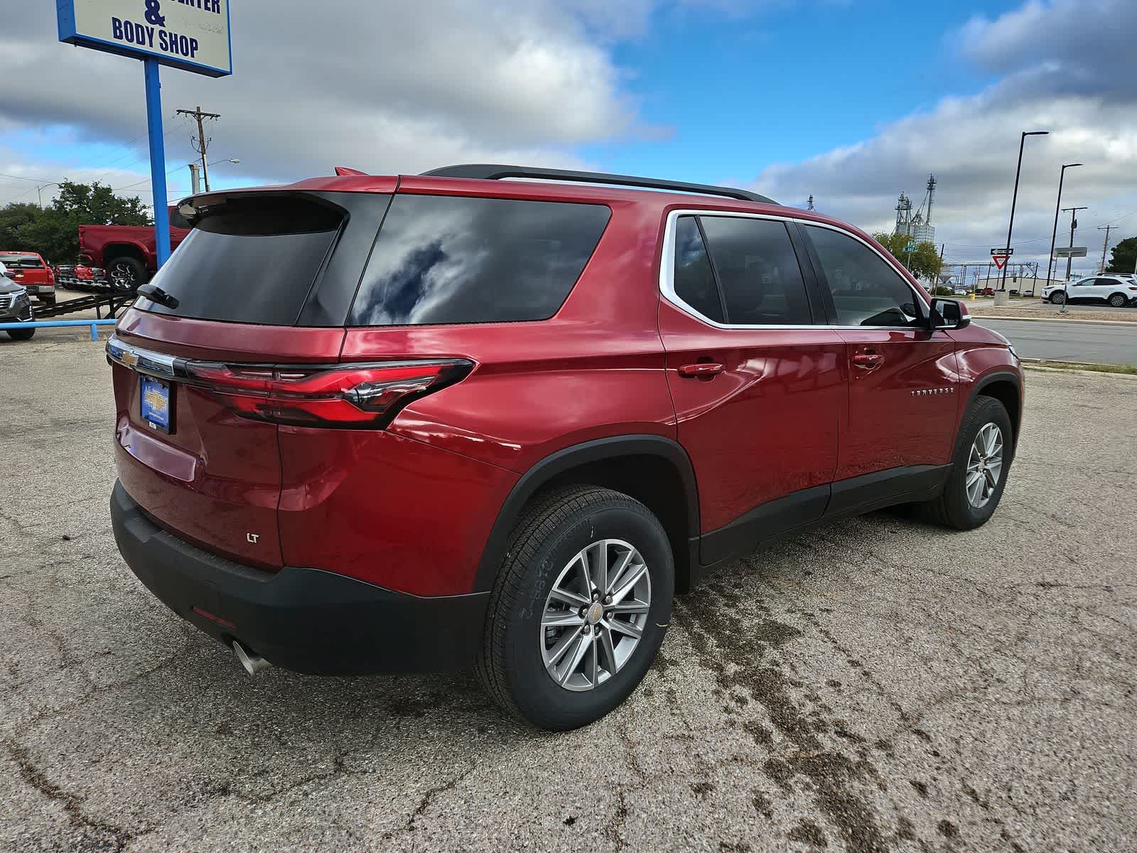 Thumbnail: 2023 Chevrolet Traverse - 13