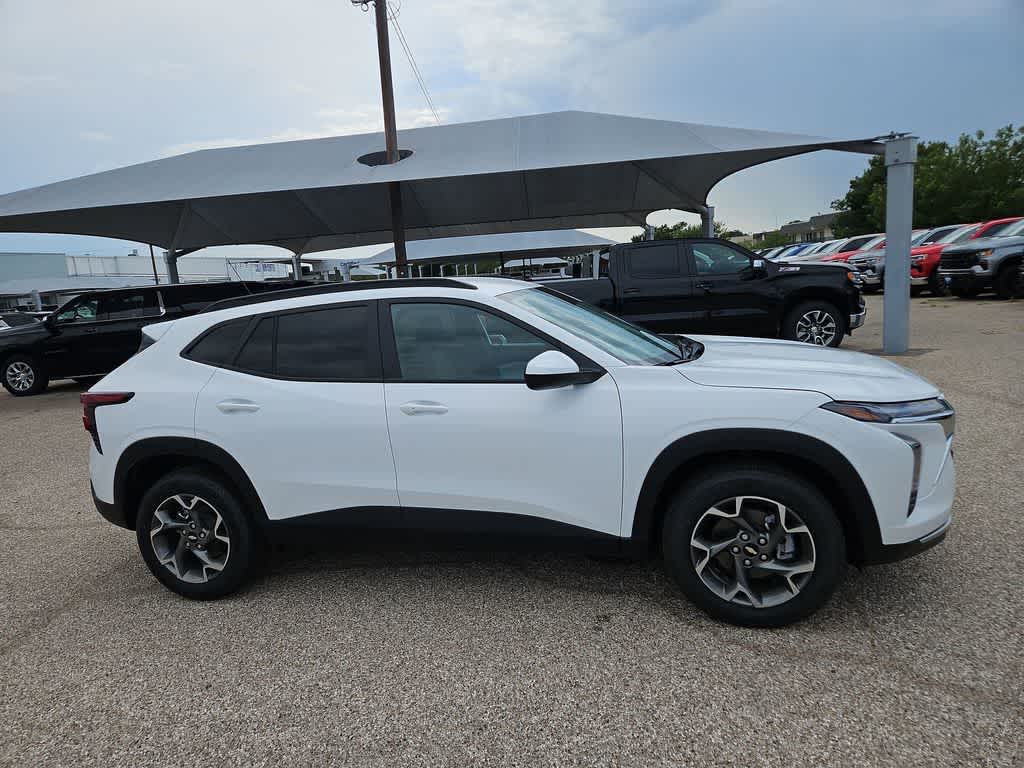 Thumbnail: 2026 Chevrolet Trax - 9