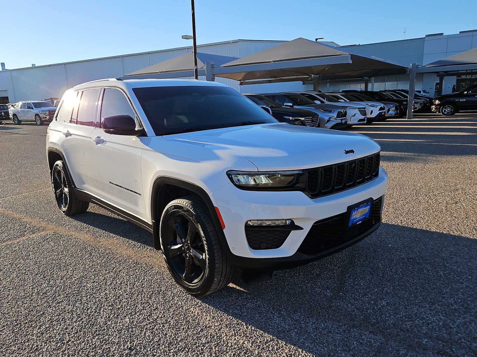 Thumbnail: 2023 Jeep Grand Cherokee - 9