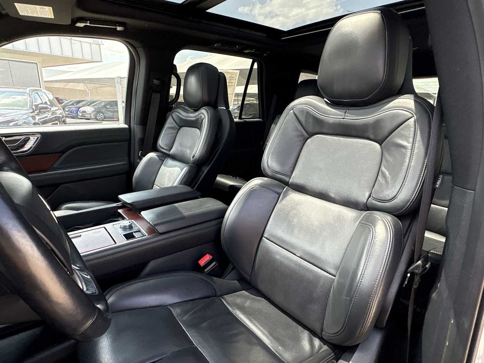 Thumbnail: 2023 Lincoln Navigator - 15