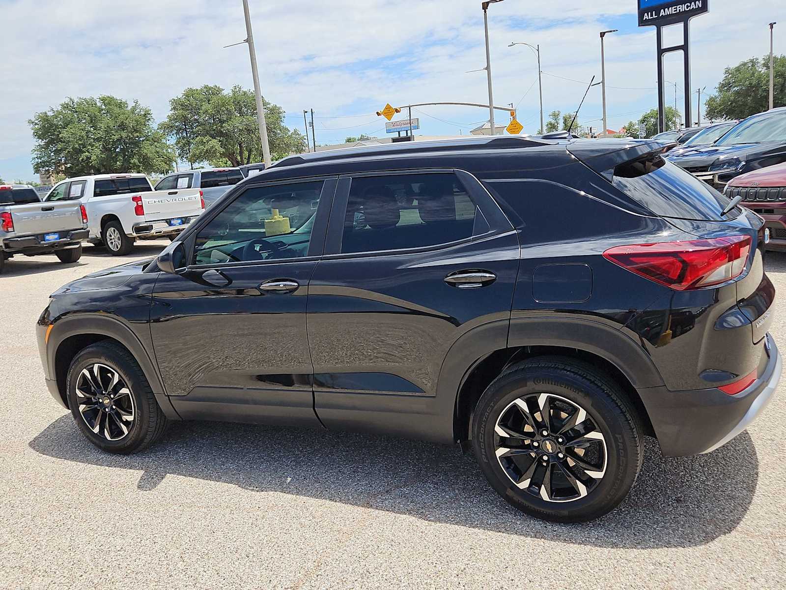 Thumbnail: 2023 Chevrolet TrailBlazer - 3