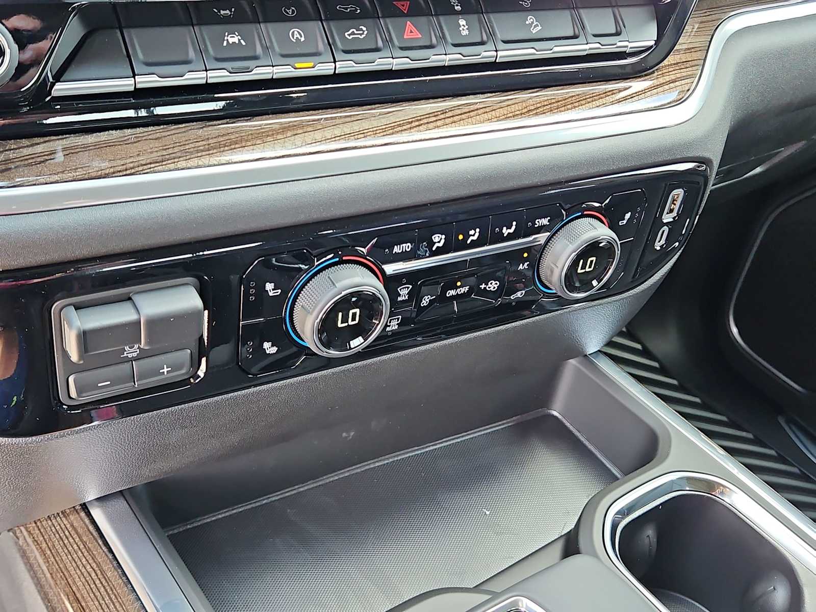 Thumbnail: 2026 Chevrolet Silverado 1500 - 24