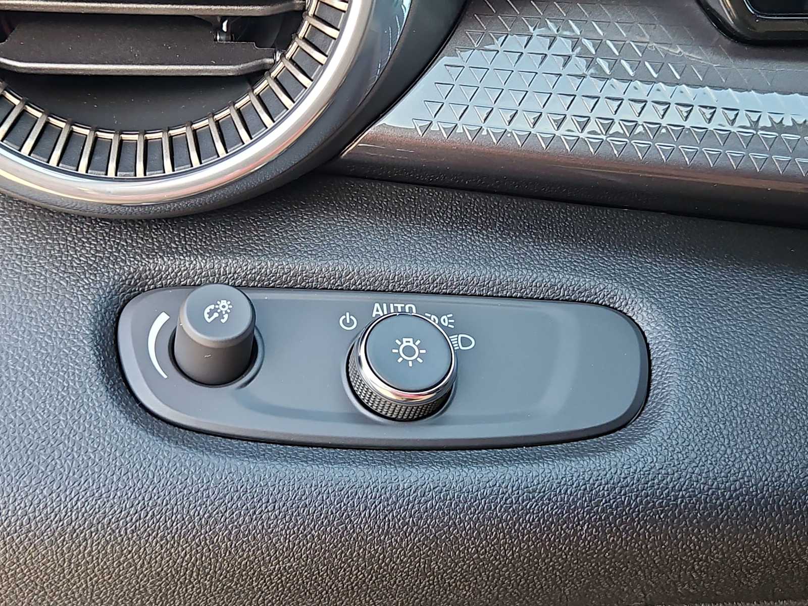 Thumbnail: 2026 Chevrolet Trax - 25