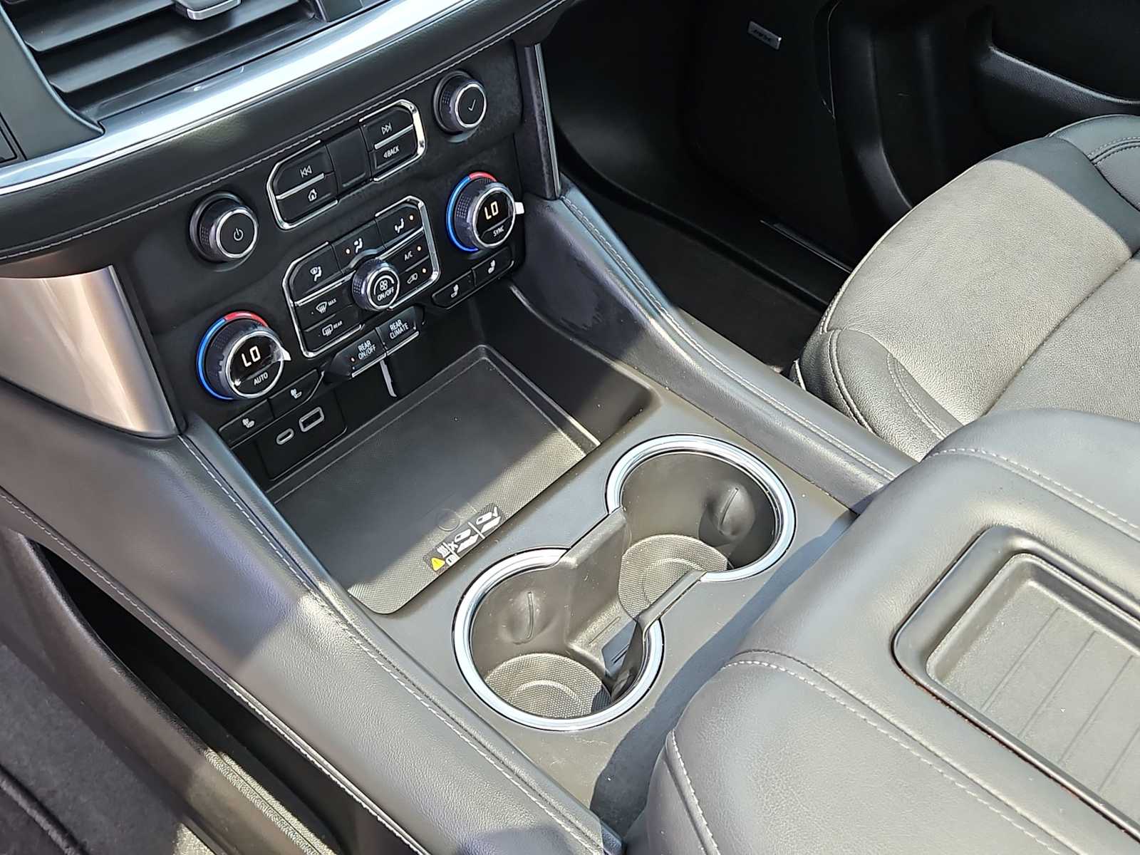 Thumbnail: 2022 Chevrolet Tahoe - 24