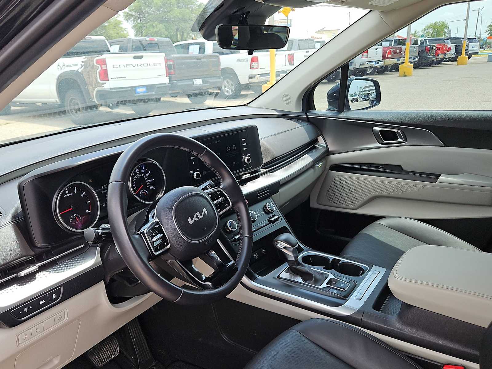 Thumbnail: 2023 Kia Carnival - 2