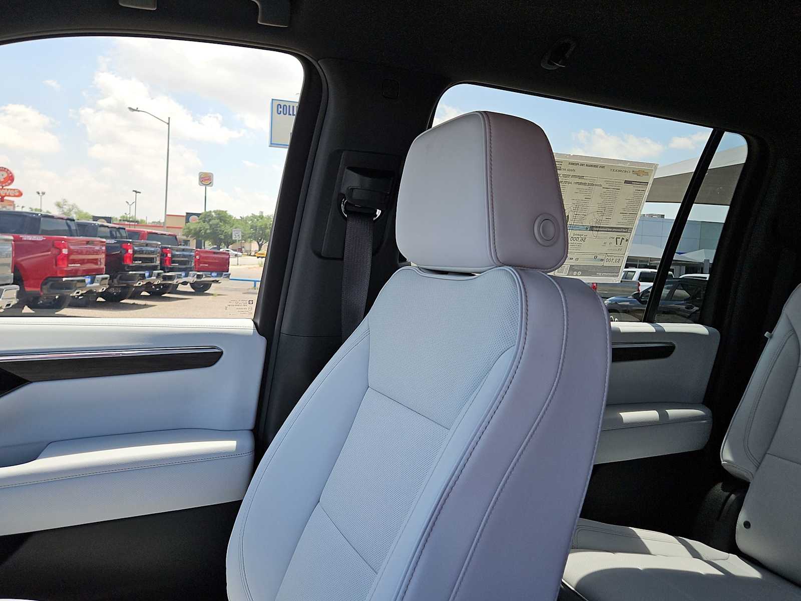 Thumbnail: 2025 Chevrolet Suburban - 21