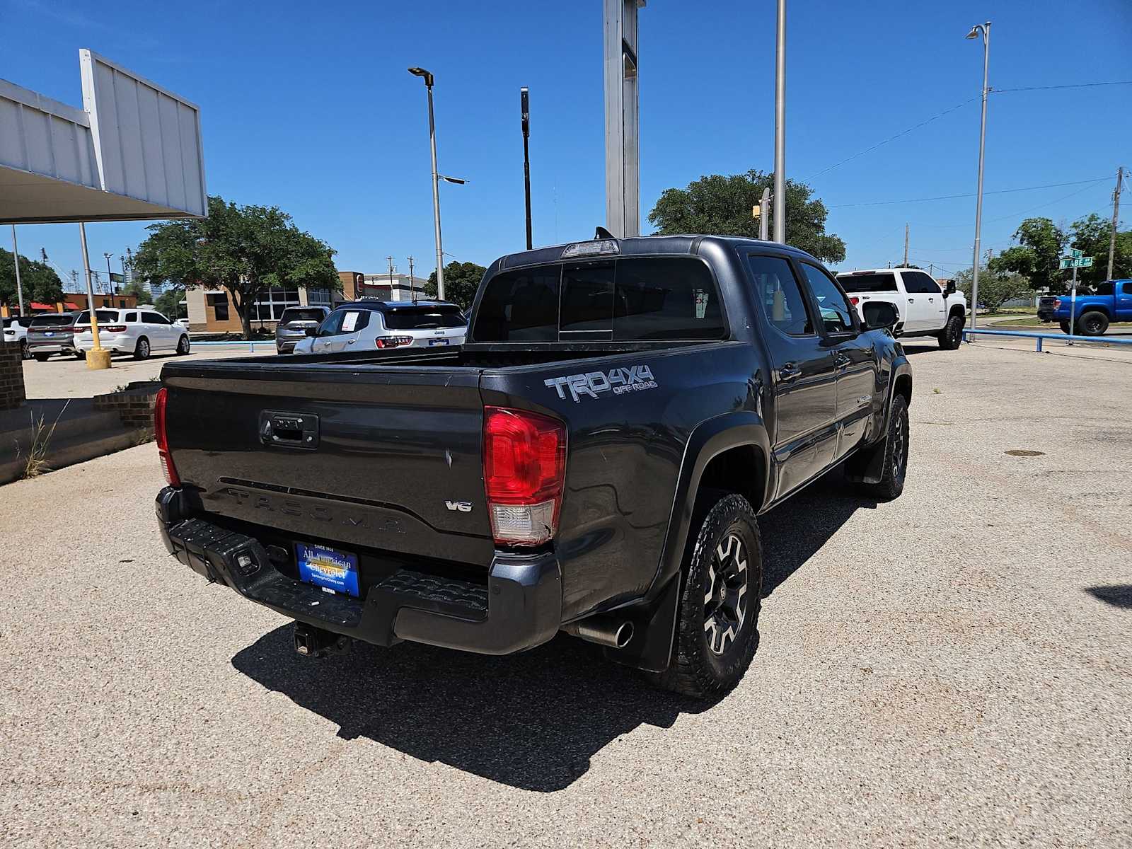 Thumbnail: 2017 Toyota Tacoma - 7