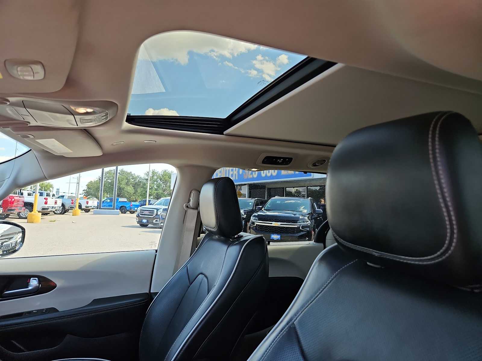 Thumbnail: 2023 Chrysler Pacifica - 14