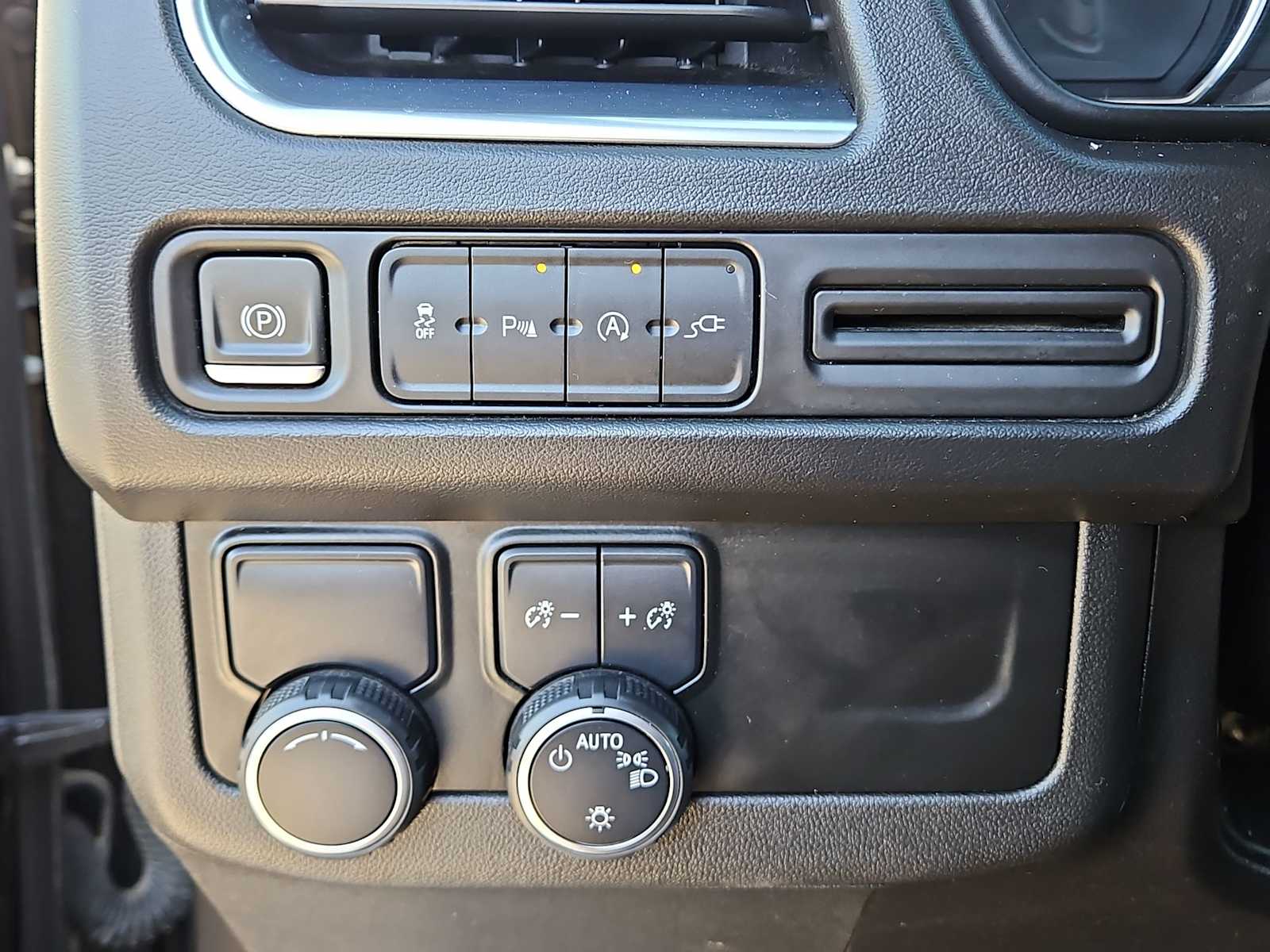 Thumbnail: 2021 Chevrolet Tahoe - 22