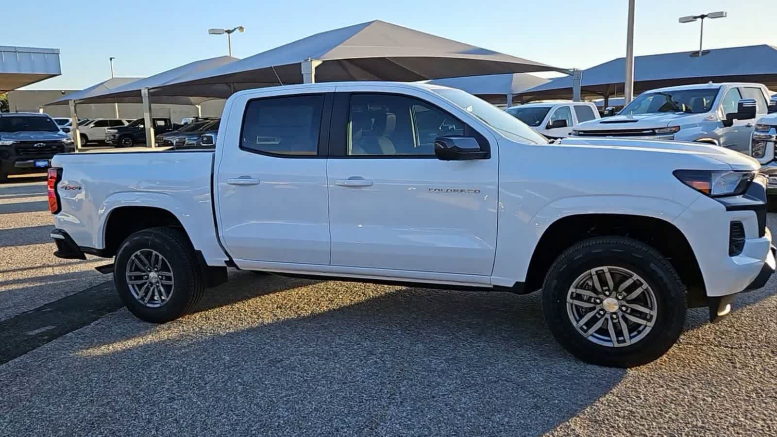 Thumbnail: 2024 Chevrolet Colorado - 9