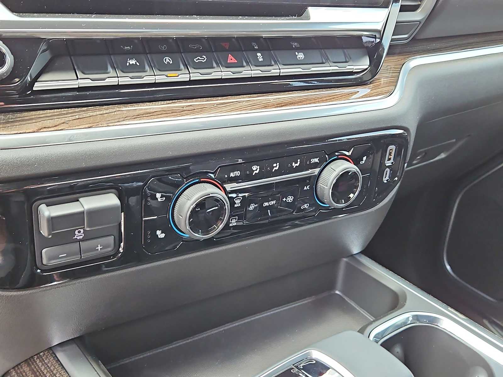 Thumbnail: 2026 Chevrolet Silverado 1500 - 20