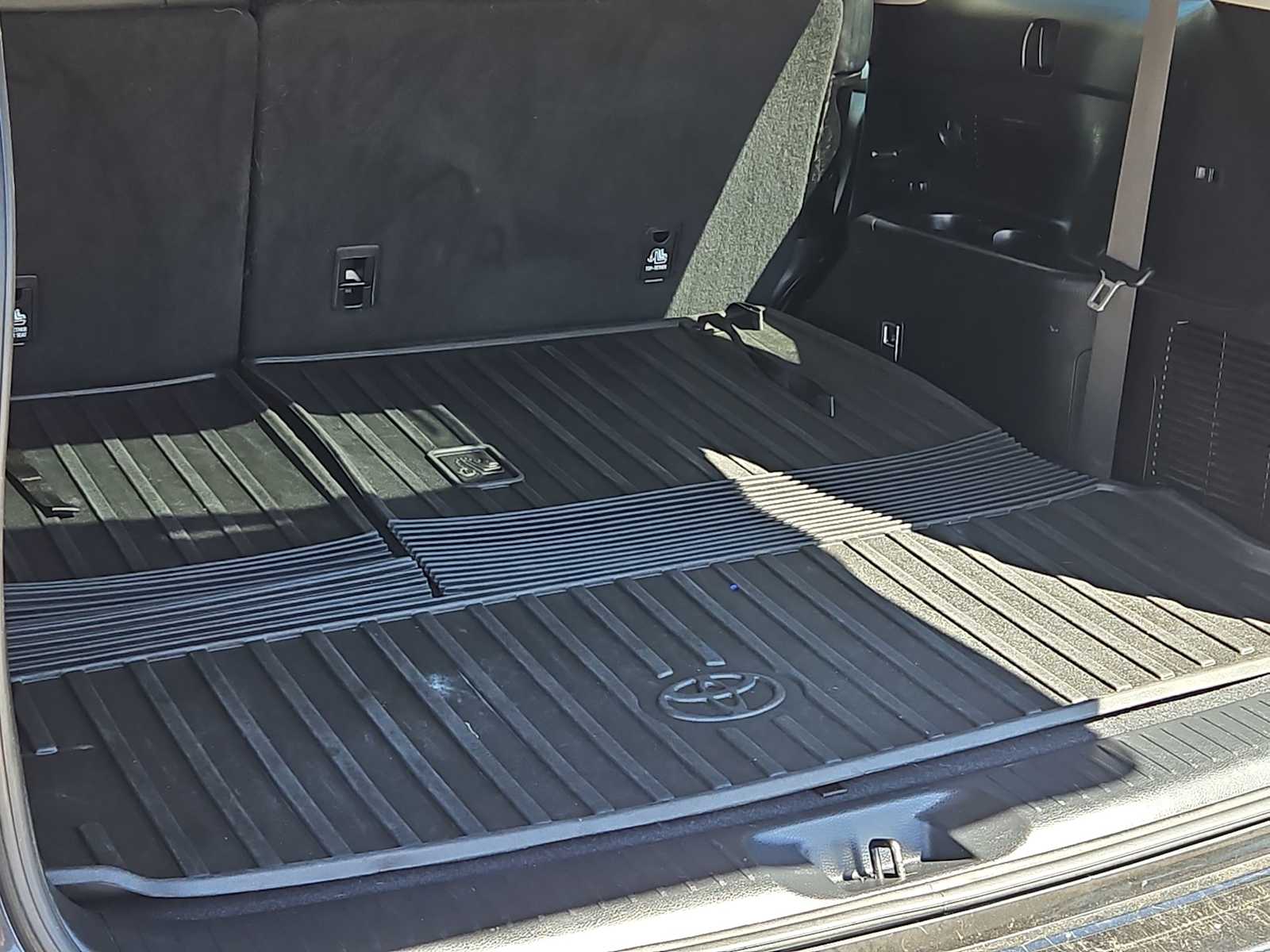 Thumbnail: 2019 Toyota Highlander - 23