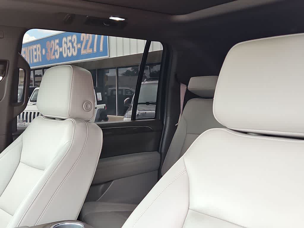 Thumbnail: 2023 Chevrolet Suburban - 14