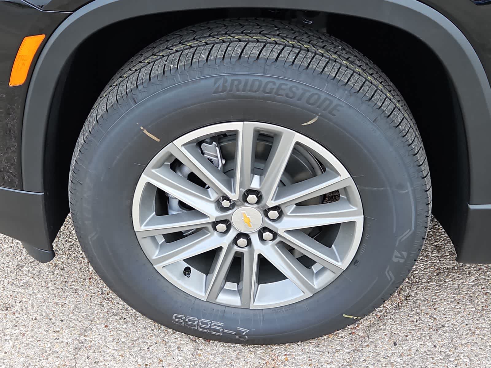 Thumbnail: 2023 Chevrolet Traverse - 16