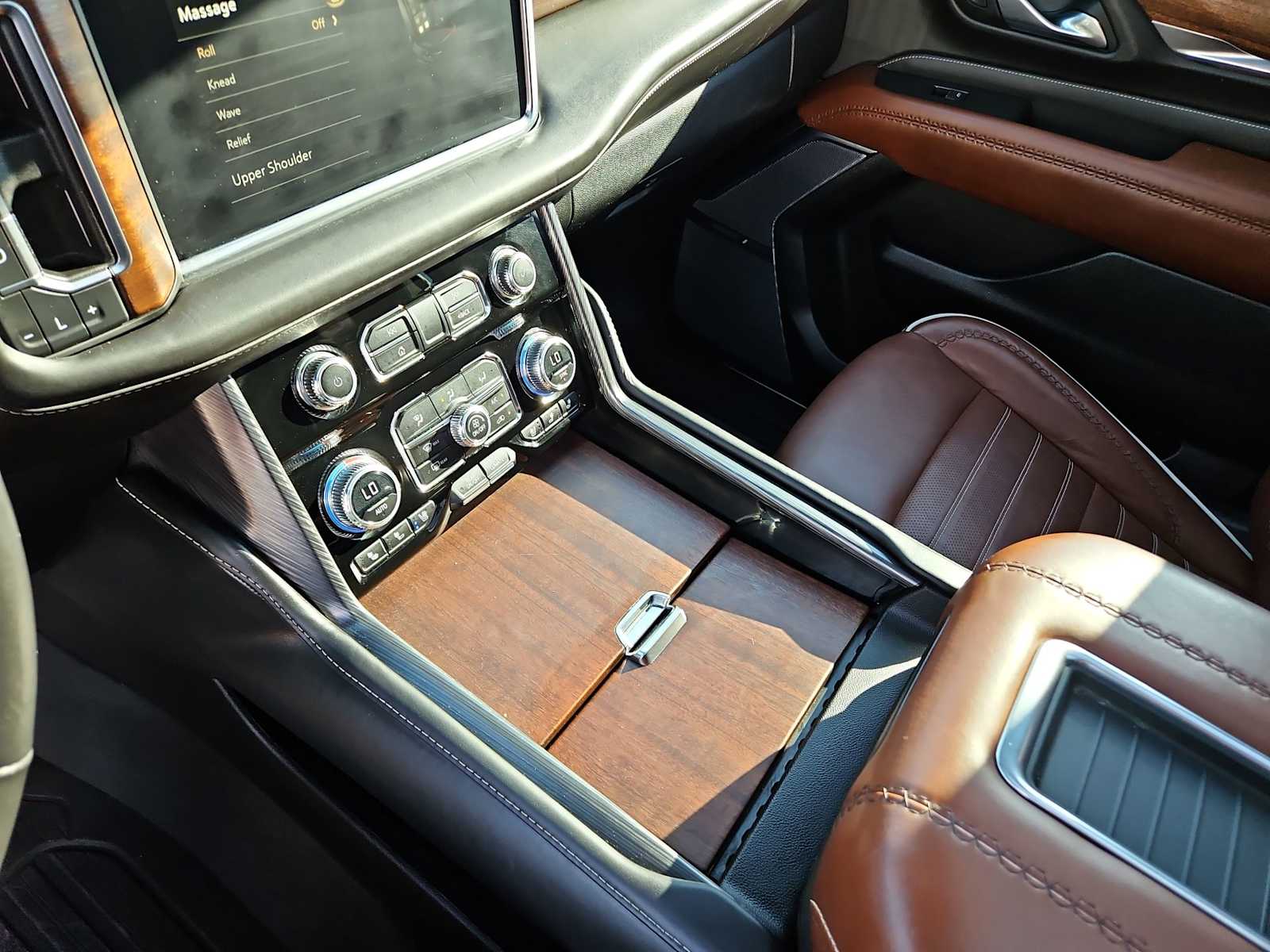 Thumbnail: 2023 GMC Yukon XL - 12