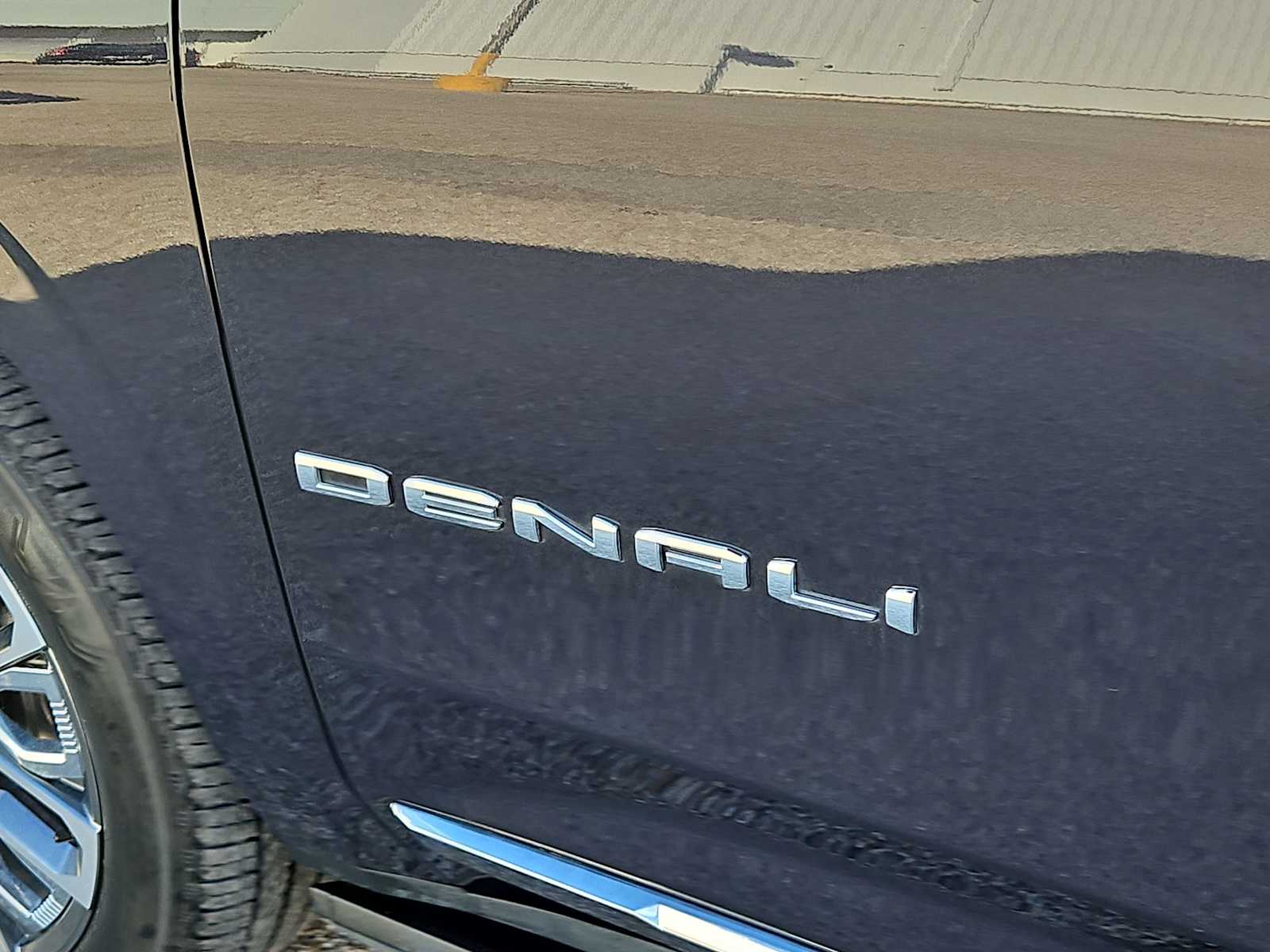 Thumbnail: 2023 GMC Yukon XL - 3