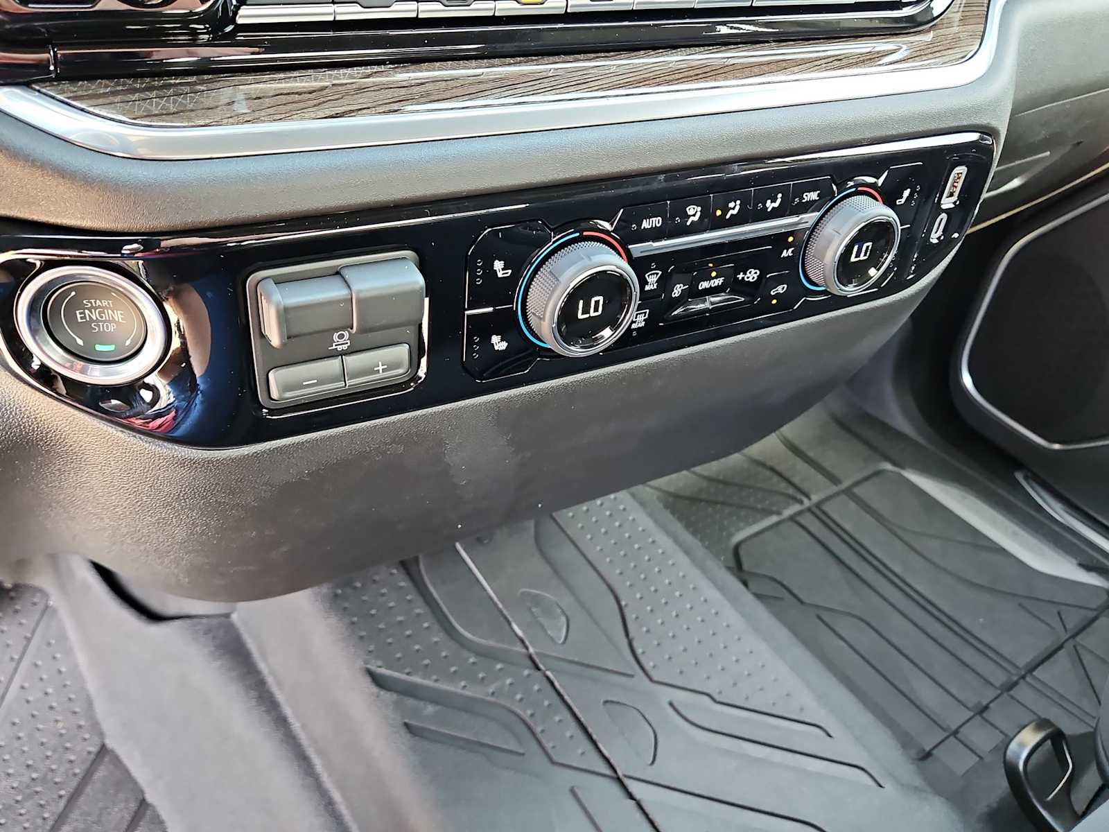 Thumbnail: 2026 Chevrolet Silverado 1500 - 24